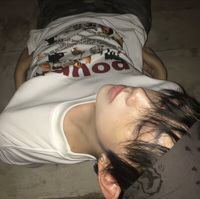 自截男头 拿图点赞关注