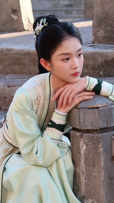 桃花映江山