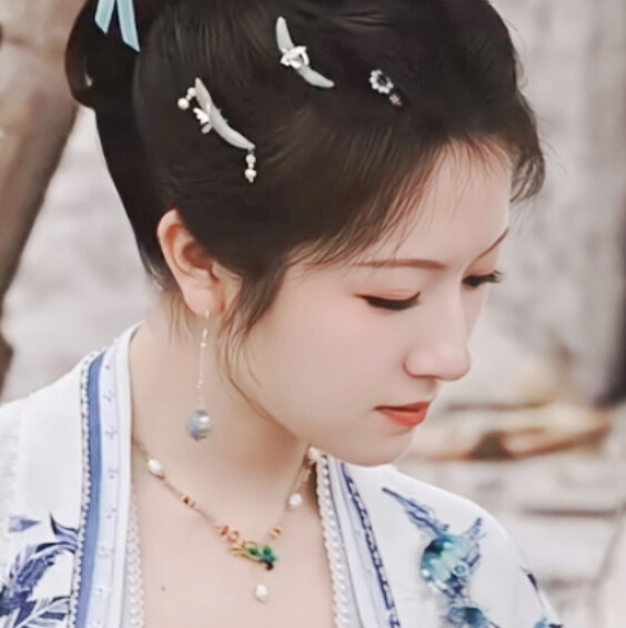 秦莞