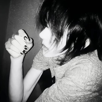 权威男头 拿图点赞关注