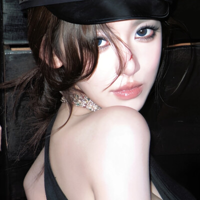 ^_−☆