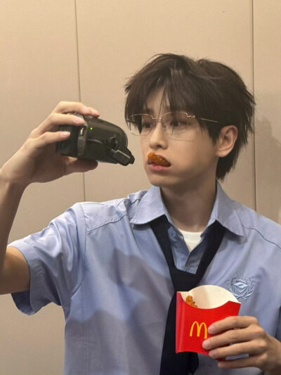 彭昱畅