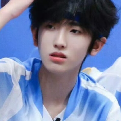 发带男孩