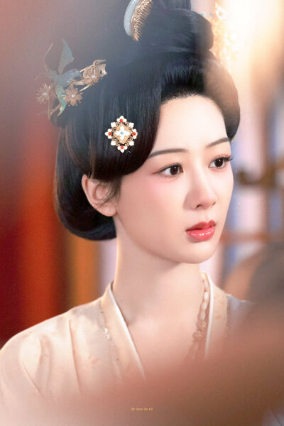 何惟芳 ​​​ 杨紫