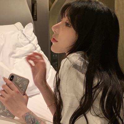 妼