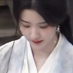 我欲提笔为汝一幅画，佳人请笑纳