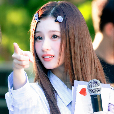 你的出现为我带来了永恒的春，于是我的爱与灵魂亘古长青。