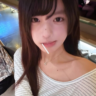 ，