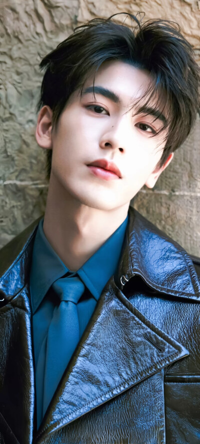 红豆生南国，裴相是男模。