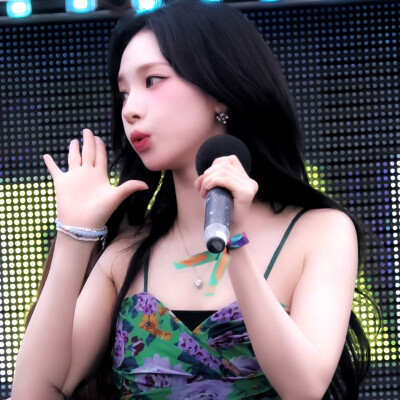 、不喜欢一个人，不必当场撕破脸皮，若实在做不到笑脸相迎，保持沉默便是最好的回应。在乌鸦的认知里，天鹅的洁白也是种过错。与其与疯狗争抢道路，不如退一步让它先行——打败一条狗不值得炫耀，反被它咬伤才是得不…