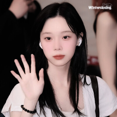 、不喜欢一个人，不必当场撕破脸皮，若实在做不到笑脸相迎，保持沉默便是最好的回应。在乌鸦的认知里，天鹅的洁白也是种过错。与其与疯狗争抢道路，不如退一步让它先行——打败一条狗不值得炫耀，反被它咬伤才是得不…