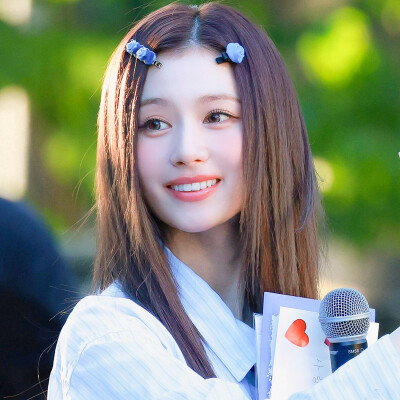 你的出现为我带来了永恒的春，于是我的爱与灵魂亘古长青。