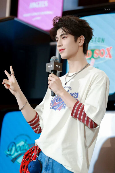 裴相胜男模#演员张凌赫