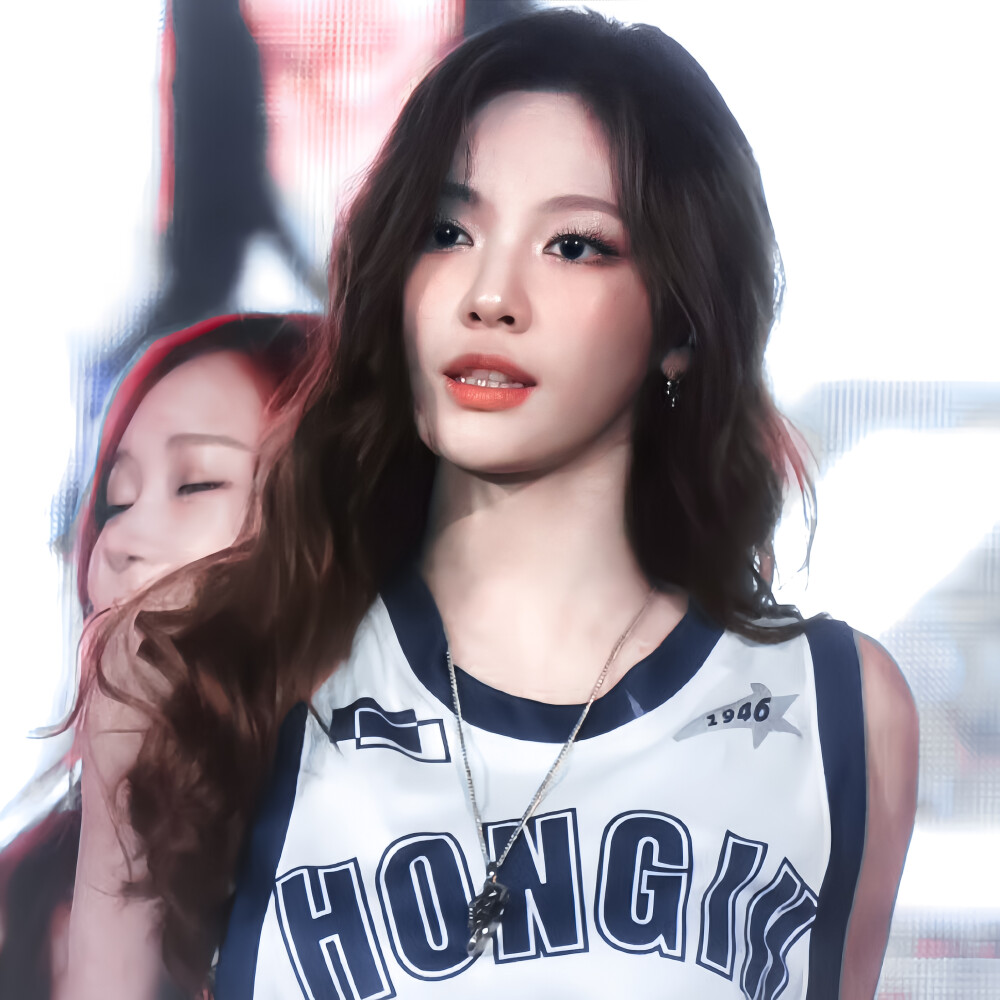 、不喜欢一个人，不必当场撕破脸皮，若实在做不到笑脸相迎，保持沉默便是最好的回应。在乌鸦的认知里，天鹅的洁白也是种过错。与其与疯狗争抢道路，不如退一步让它先行——打败一条狗不值得炫耀，反被它咬伤才是得不偿失。