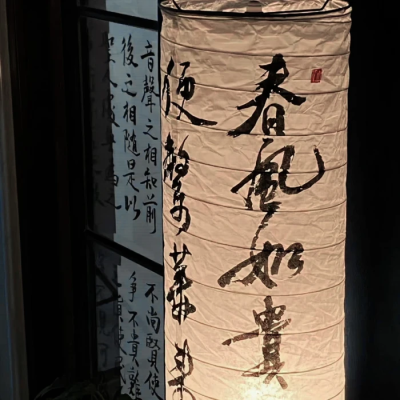 、不喜欢一个人，不必当场撕破脸皮，若实在做不到笑脸相迎，保持沉默便是最好的回应。在乌鸦的认知里，天鹅的洁白也是种过错。与其与疯狗争抢道路，不如退一步让它先行——打败一条狗不值得炫耀，反被它咬伤才是得不…