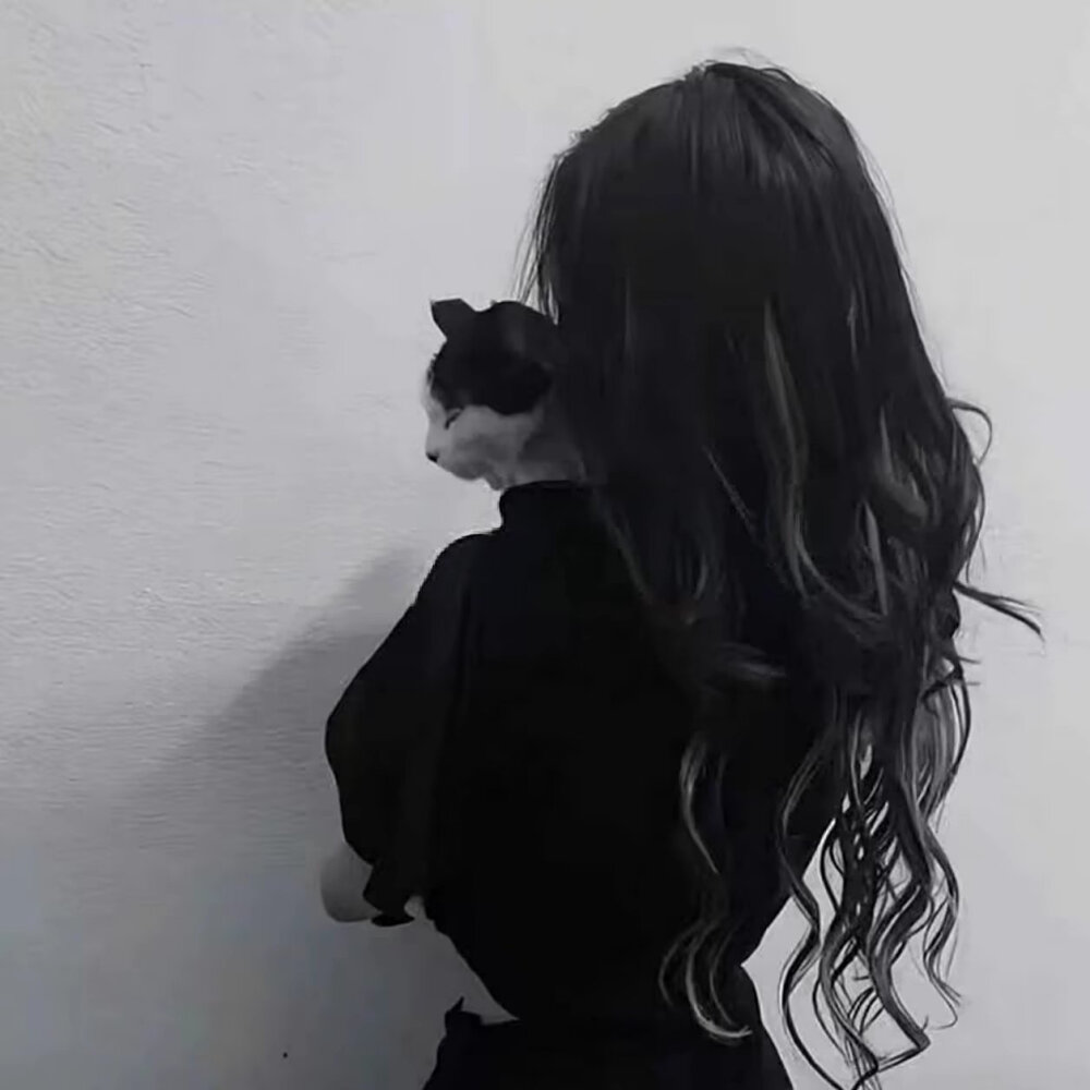 曾经相信、简简单单的人，一定被人珍惜，
善良心软的人，一定有人感激，后来，
简单的人被耍，善良的人被欺，才明白，
人越简单，越容易上当，人越善良，越容易受伤。