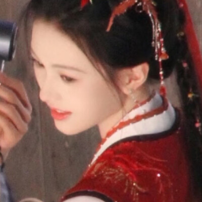 昔有佳人公孙氏，一舞剑器动四方