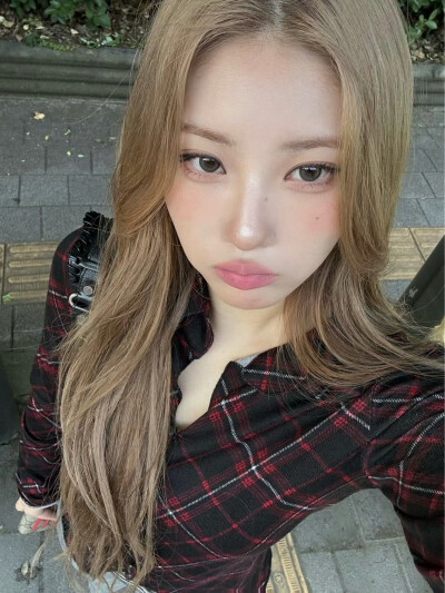 purple kiss chaein李採映