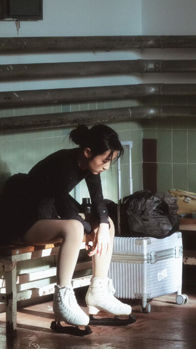 - 张子枫 。
#电影花漾少女杀人事件# ​​​