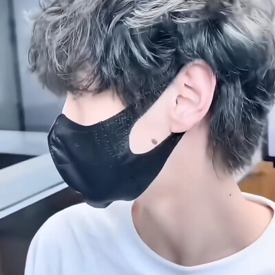 田栩宁