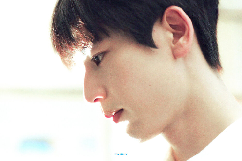 - 张凌赫 / 蒋峤西 。
#电视剧樱桃琥珀# ​​​