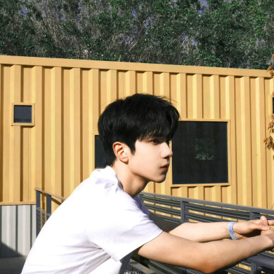 斑驳的春祈是通往晴季的船票*余承恩