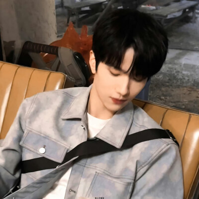 斑驳的春祈是通往晴季的船票*余承恩