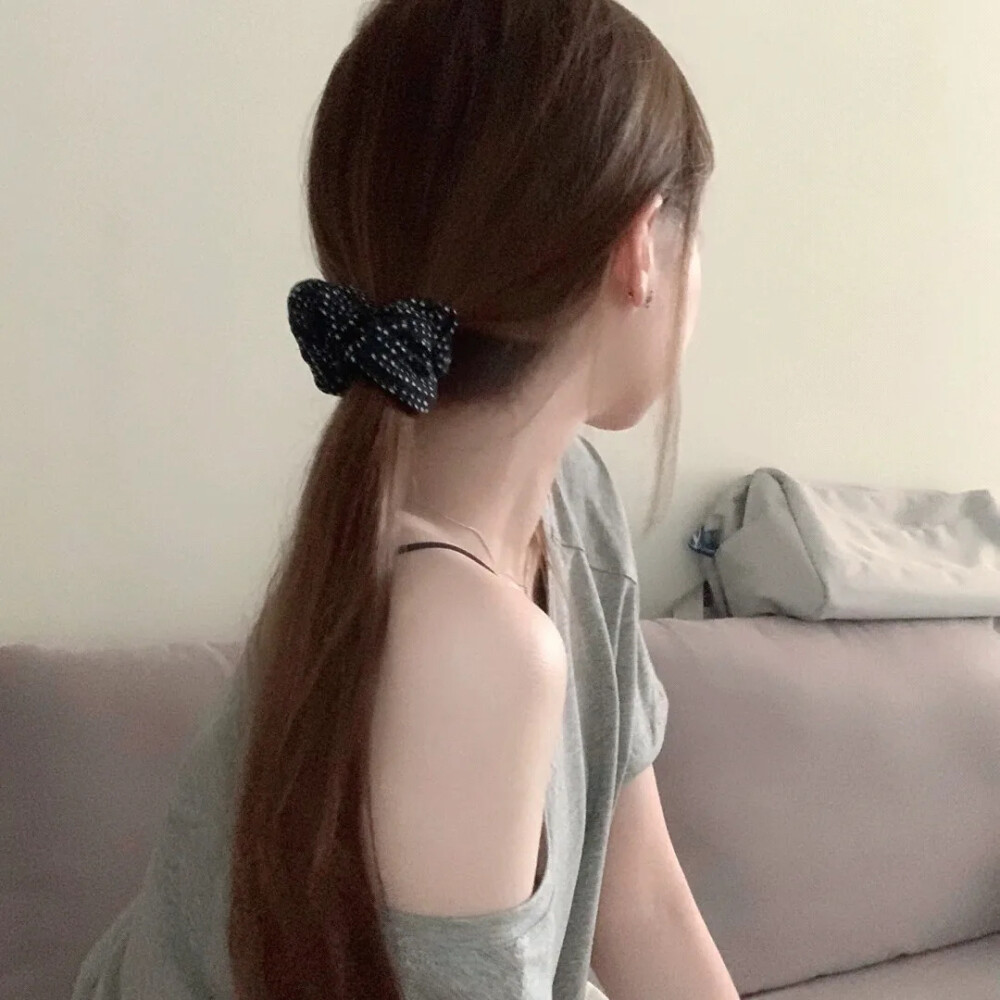 ，