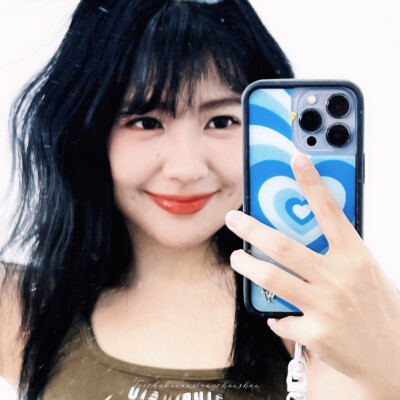 赖美云.