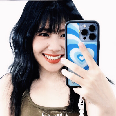 赖美云.
