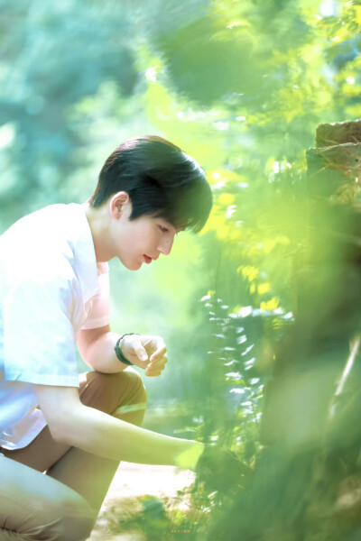 - 张凌赫 / 蒋峤西 。
#电视剧樱桃琥珀# ​​​