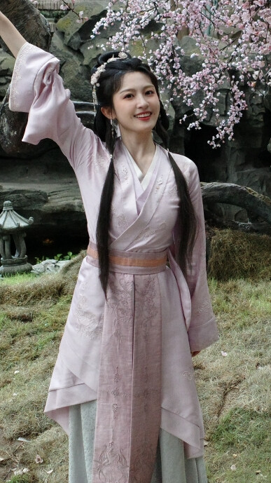 桃花映江山