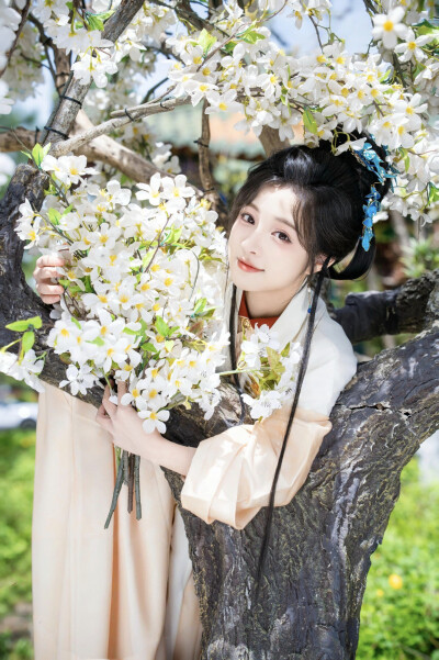 青笺未寄误红妆 姜时愿