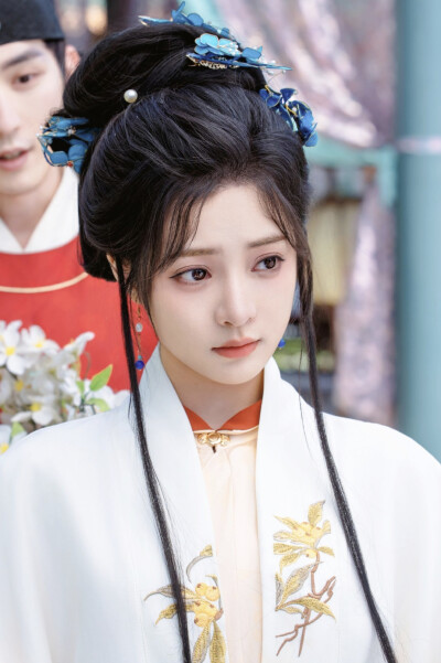 青笺未寄误红妆 姜时愿