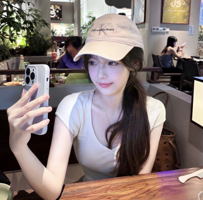 ，