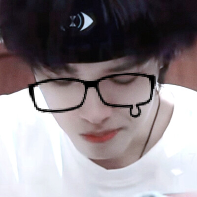 在吗？出售张极，不想要了，虽然很可爱，。但是太萌了...