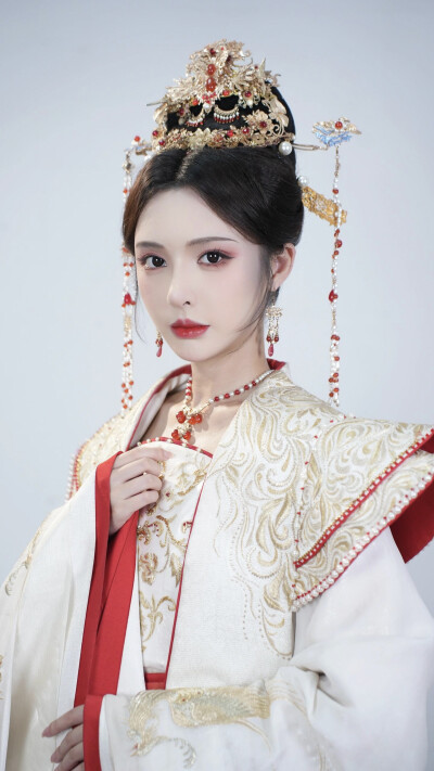 穿梭古今从今天开始黑化 郑瑶