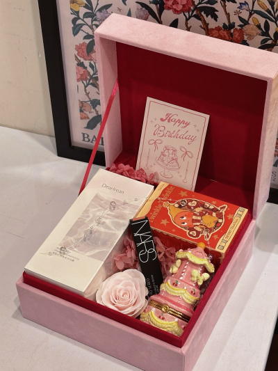 给霓的礼物，自己都想开个礼品店了