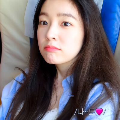 堤坝上有兜卖风筝的小贩，他们在预售春天