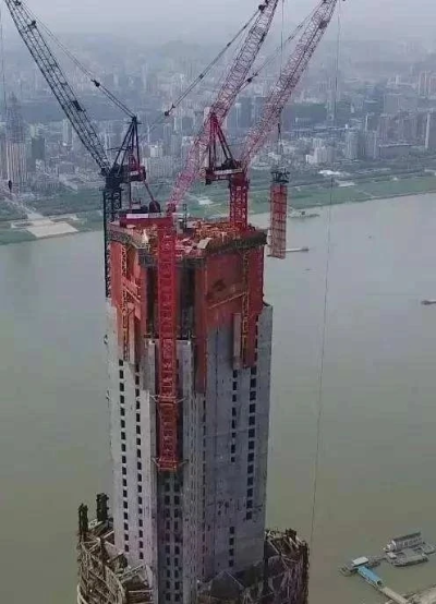 脚手架和工人