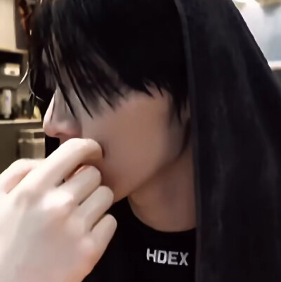 嗯
