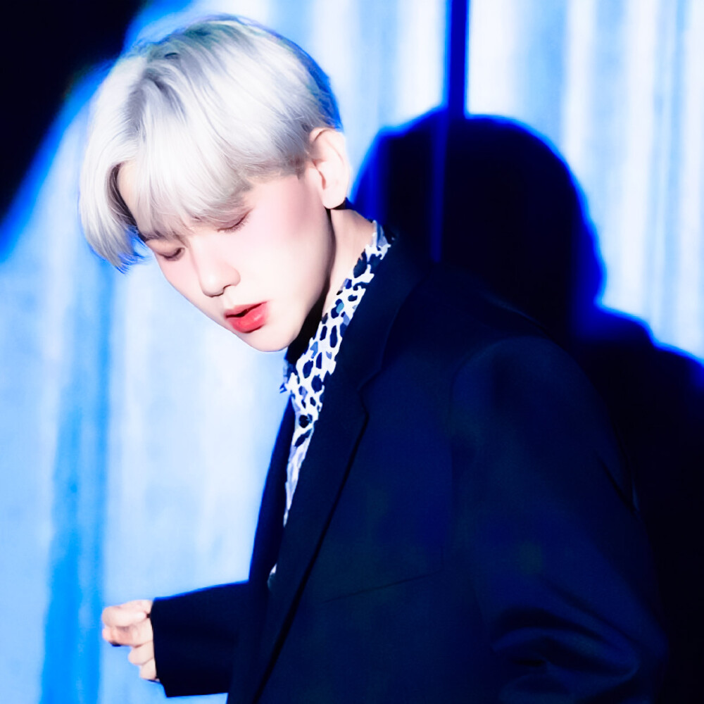  边伯贤Baekhyun* “从日落唱到星空。”「Sing from sunset to starry sky.」