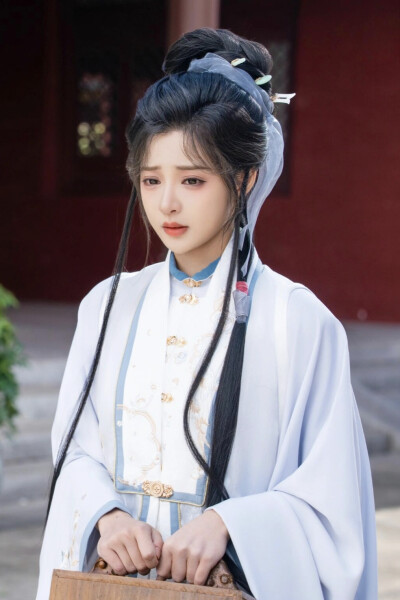 青笺未寄误红妆 姜时愿