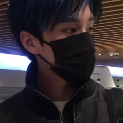 我觉得这个时候还是直男吧