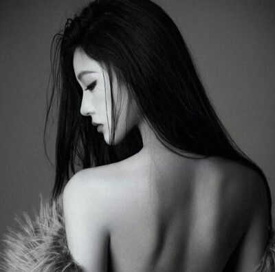 女