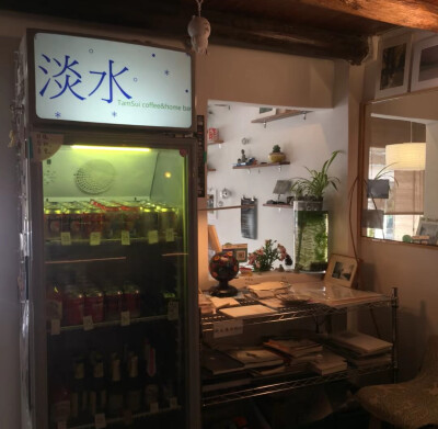 薄荷香气是你身上浅淡的一丛淤青