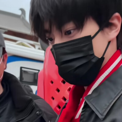 我觉得这个时候还是直男吧