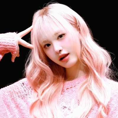 ˖⊹ ᨦ sᴛʀᴀᴡʙᴇʀʀʏ ʜᴀɴᴅʙᴇʟʟ ᨩ ․⁺
