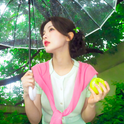 杨超越头像