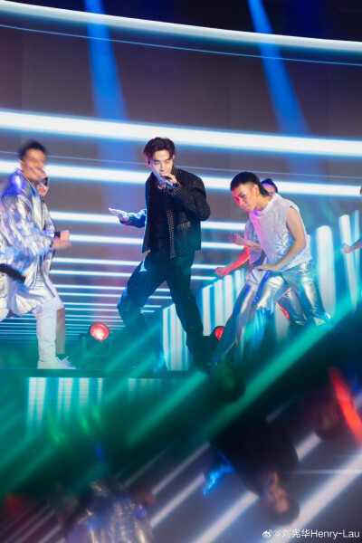 刘宪华Henry-Lau：
#有音乐的夏天##夏日青春派对# ​​​